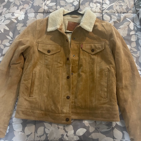 Levi’s Camel Jacket - Picture 2 of 4
